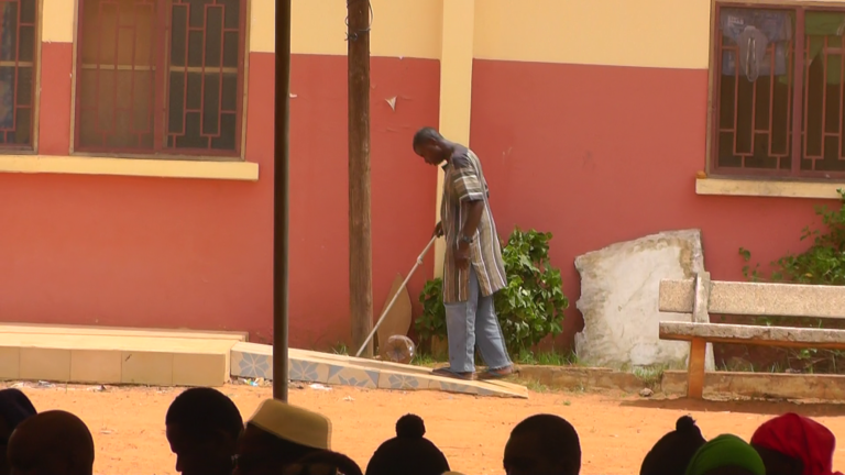 MARCHE CONTRE LE CHOMAGE AU SENEGAL, L ES AVEUGLES DIPLOMES EXIGENT LEUR RECRUTEMENT