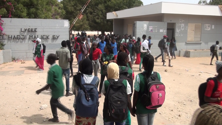 Ecoutez la poignante réaction du père de l’élève qui a reçu une grenade lacrymogène de la police à l’œil  droit lundi dernier au lycée Malick Sy de Thiès