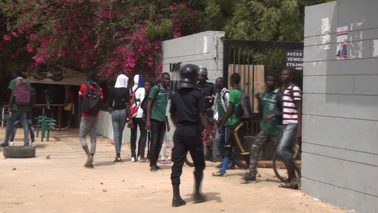 Grève au Lycée Malick Sy Bilan deux élèves  blessés graves par bavures policières, La mission des forces de l’ordre c’est de protéger ou de réprimer ?