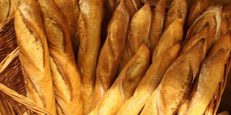 Hausse des prix des denrées de premières nécessités, Les boulangers augmentent le pain et son prix