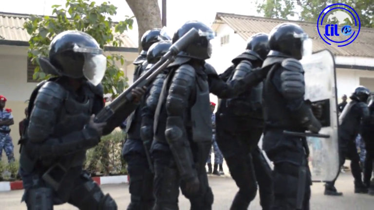 Des  forces de l’ordre devant le siège de Bokk Guis-Guis, Des Femmes de la coalition IDY 2019 interpellées