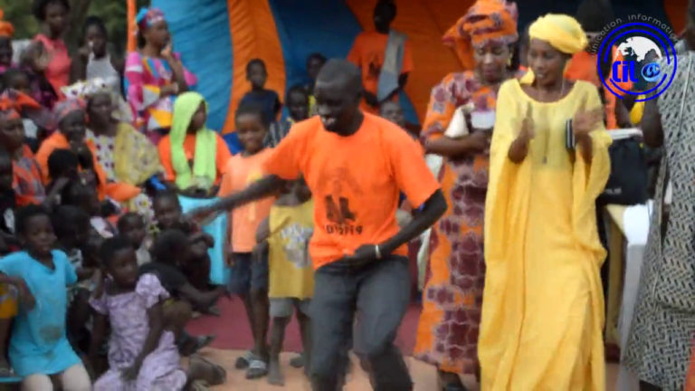 Insolite de  campagne, Suivez la danse d’un non voyant qui veut faire d’Idrissa Seck président du sénégal