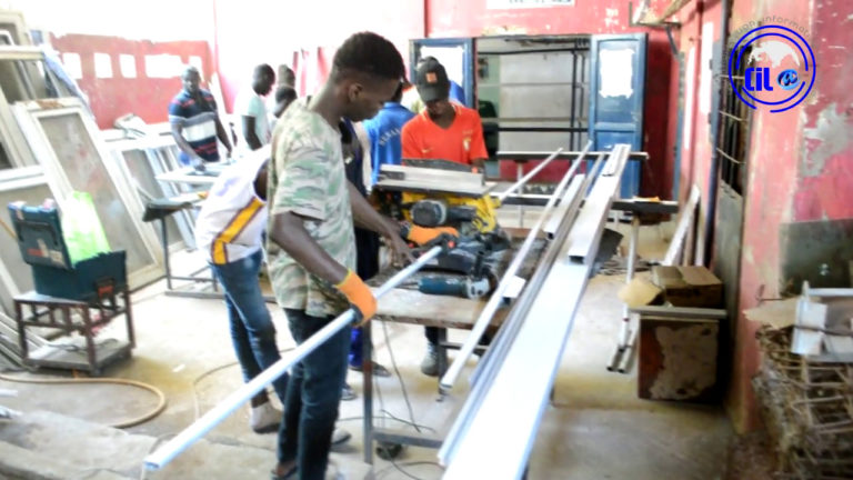 Réussir au sénégal, Le CARPS forme une cinquantaine de jeune en menuiserie Aluminium