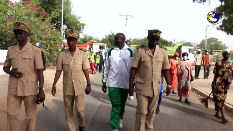 Journée de Nettoiement initiée par le président Macky Sall, Le gouverneur de Thiès répond présent à l’appel