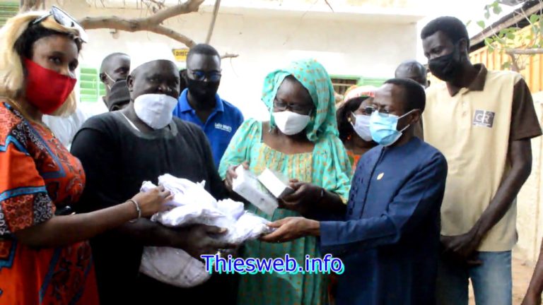 Coronavirus, Abdou Mbow offre à 100 familles des kits alimentaire, 3000 masques et de l’eau à l’école Abdoulaye Yakhine