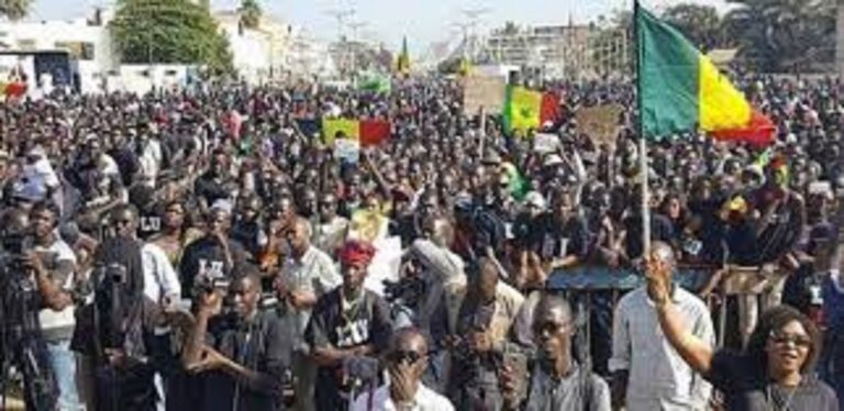 DIRECT: RASSEMBLEMENT DU M2D À LA PLACE DE LA NATION